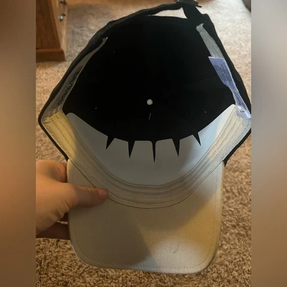 Black Carhartt Hat, adjustable size, fresh out of the box never worn - Picture 2 of 4